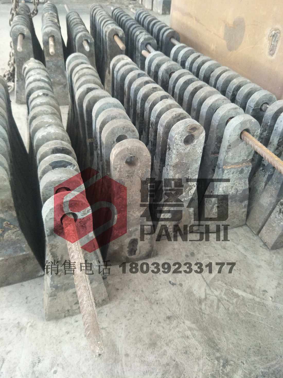 連云港制砂機合金錘頭發(fā)貨現(xiàn)場 連云港制砂機合金錘頭發(fā)貨現(xiàn)場